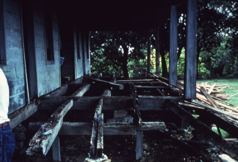 Randle-Turner House (Itasca): Porch before restoration
