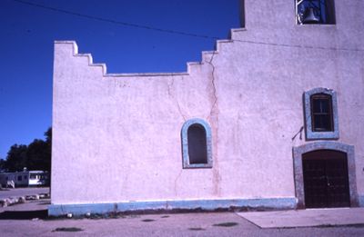 Socorro Mission (El Paso): Cracks in exterior walls